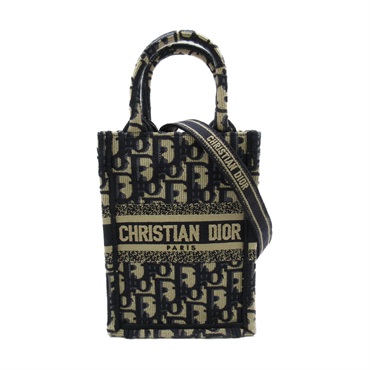 DIOR フォンバック　値下げ中！！ 小さくても「ディオール」らしさ満載！バリエ豊富に登場した新作フォン