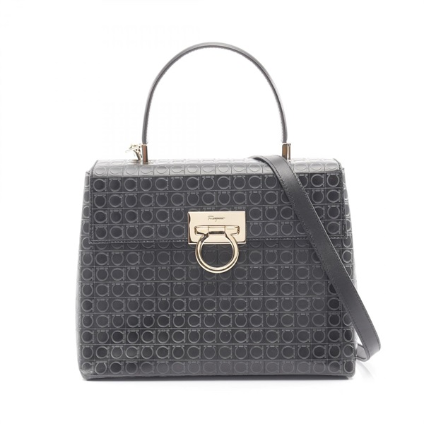 【サルヴァトーレフェラガモ】ラフィア　かごバッグ　ガンチーニ　ヴィンテージ サルヴァトーレフェラガモ】ラフィアかごバッグガンチーニ