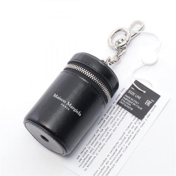 メゾン マルジェラ DOG WASTE BAG DISPENSER 犬用ゴミ袋ディスペンサー チャーム アクセサリー メンズ レディース SA1VL0048P88318013