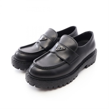 プラダ(PRADA)プラダ 三角プレート ローファー 靴 メンズ 2DE151