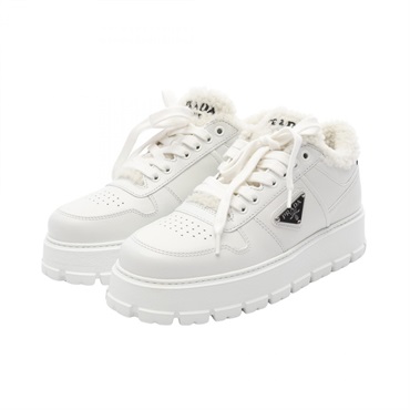 G710 25cm 38 プラダ トライアングルロゴ スニーカー レディース G710 25cm 38 プラダ トライアングルロゴ スニーカー レディース