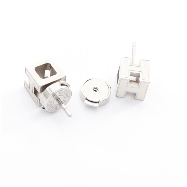 エルメス(HERMES)エルメス カージュドアッシュ Hキューブ ピアス