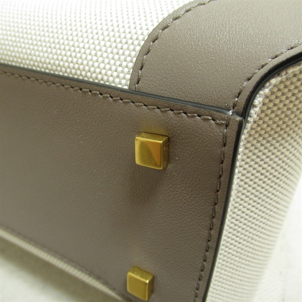 VALENTINO Vロゴ シグネチャー バッグ ベージュ×黒 ヴァレンティノ ガラヴァーニ「Vロゴ シグネチャー」バッグに