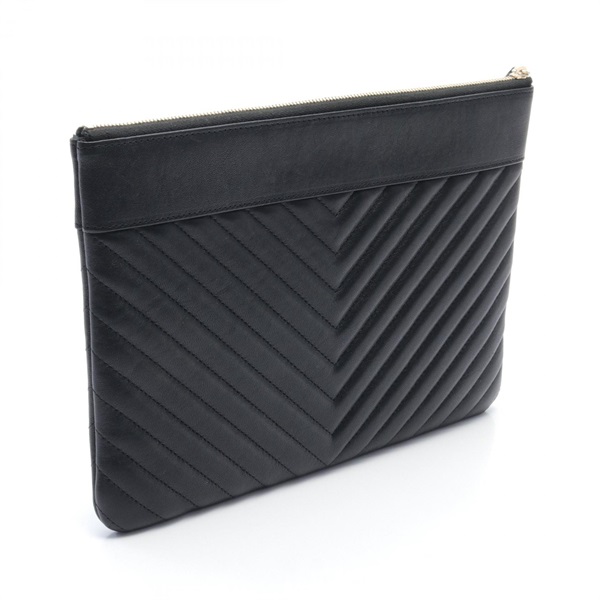 シャネル(CHANEL)シャネル シェブロン Vステッチ セカンドバッグ 