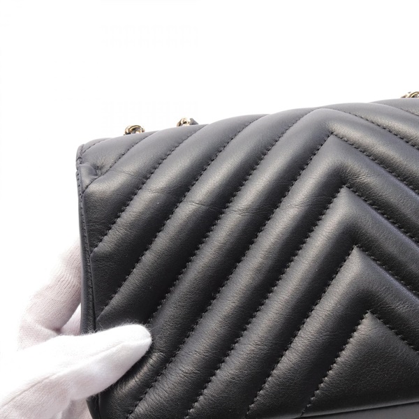 シャネル(CHANEL)シャネル シェブロン Vステッチ フルフラップ