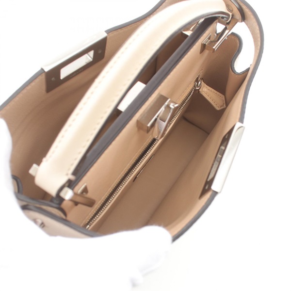 フェンディ(FENDI)フェンディ ピーカブー エッセンシャリー