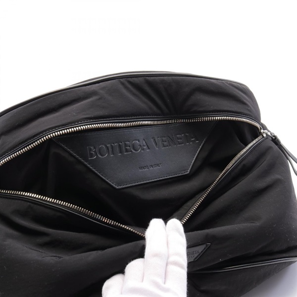 ま*ん様 ボッテガヴェネタ　レザーボディバッグ BOTTEGA VENETA ボッテガヴェネタ ボディバッグ 756312 V3BD2