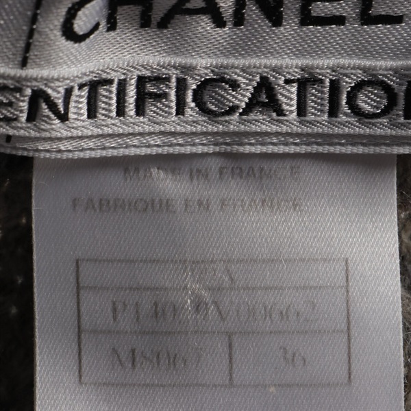★CHANEL/シャネル IDENTIFICATION シルク&カシミヤ Vネック プレート装飾 ニット セーター 七分袖 トップス CHANELシャネル『IDENTIFICATION ムートンジャケット size40