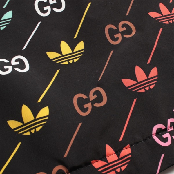 圧巻！！GUCCI グッチ　ジャケット　白　ネイビー　ストライプ 圧巻！！GUCCI グッチ ジャケット 白 ネイビー ストライプ 圧巻