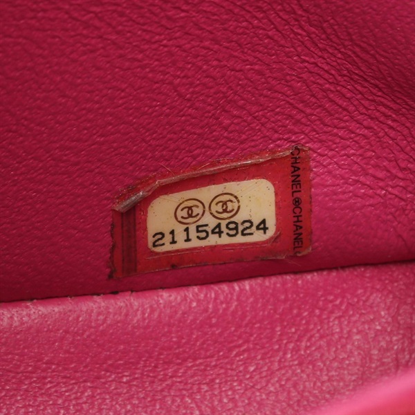 シャネル(CHANEL)シャネル ミニ フラップバッグ シェブロン Vステッチ