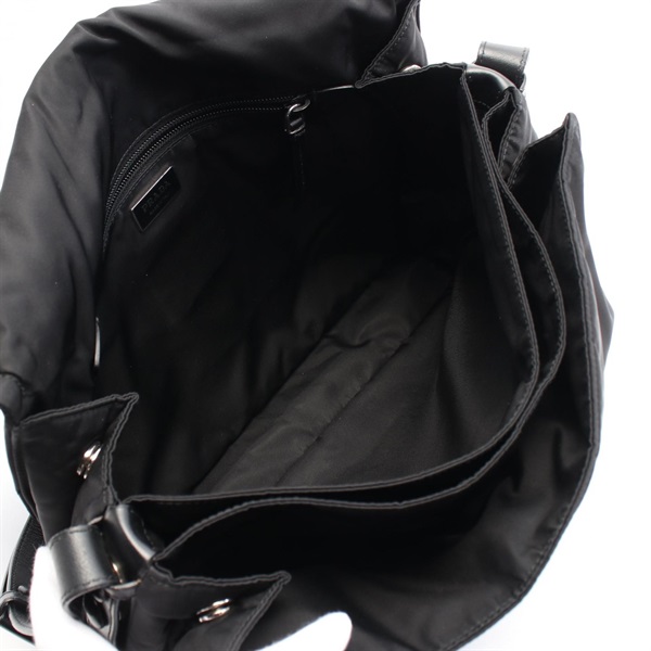 プラダ(PRADA)プラダ Re-Nylon ラージ パデッド ショルダーバッグ