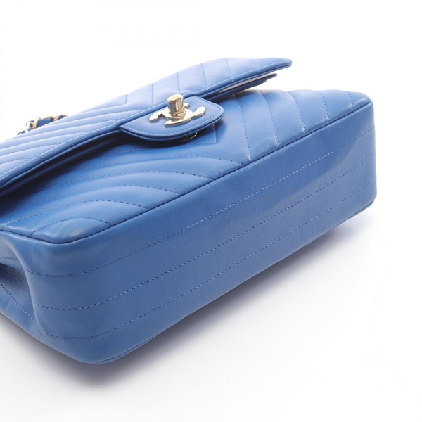 シャネル(CHANEL)シャネル シェブロン Vステッチ Wフラップ ショルダー