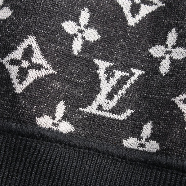 新品タグ付　LOUIS VUITTON　ブルゾン　モノグラム　ロゴワッペン　黒 ルイ・ヴィトン(LOUIS VUITTON)ルイ・ヴィトン モノグラム