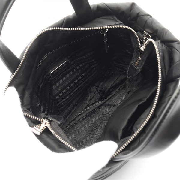 プラダ(PRADA)プラダ TESSUTO QUILTIN Re-Nylon パデッド トートバッグ 