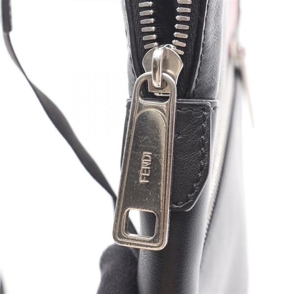 ほぼ未使用☆　フェンディ　ボディバッグ　ズッカ　ホックシール付き　レザー ほぼ未使用☆ フェンディ ボディバッグ ズッカ ホックシール付き