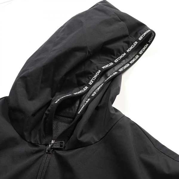 モンクレール(MONCLER)モンクレール CHARDON マウンテンパーカー 衣料