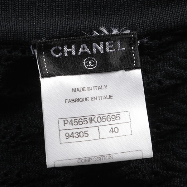 CHANEL フリル付きワンピース ブラックラメ入り ココマークボタン【美品】 シャネル(CHANEL)シャネル ココマークボタン ワンピース 衣料品