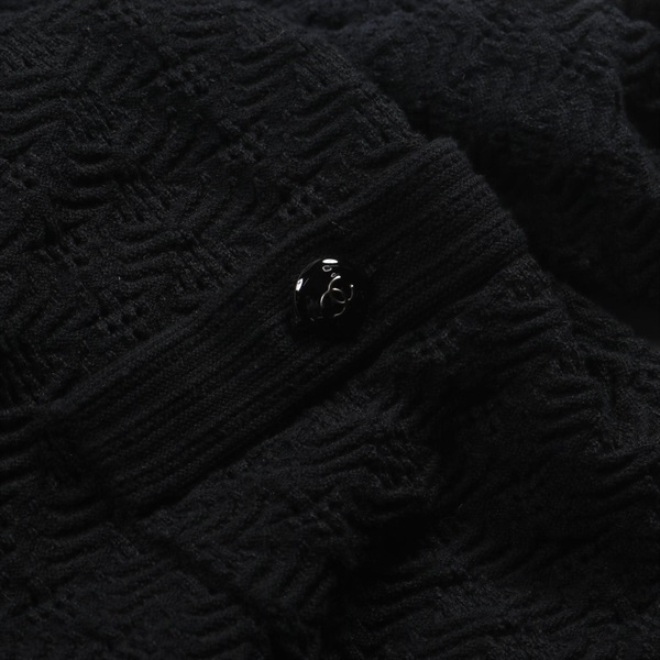 CHANEL フリル付きワンピース ブラックラメ入り ココマークボタン【美品】 シャネル(CHANEL)シャネル ココマークボタン ワンピース 衣料品