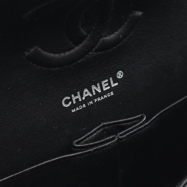 シャネル(CHANEL)シャネル シェブロン Vステッチ ショルダーバッグ