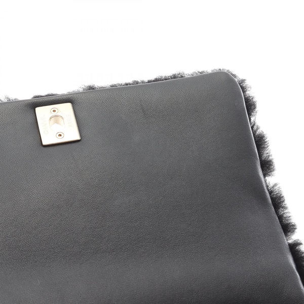 シャネル(CHANEL)シャネル ココハンドル フラップ シェブロン V