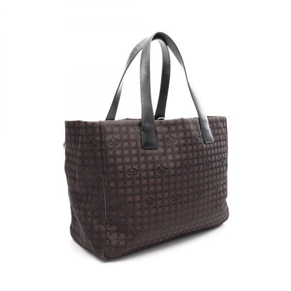 CHANEL ニュートラベルライン　トートバッグ シャネル(CHANEL)シャネル ニュートラベルライン トートバッグ
