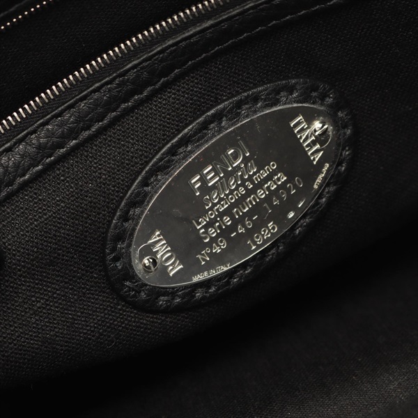 【未使用に近い】FENDI ターンロック　セレリア　フラップ　スナップ　ロゴ 未使用に近い】FENDI ターンロック セレリア フラップ スナップ