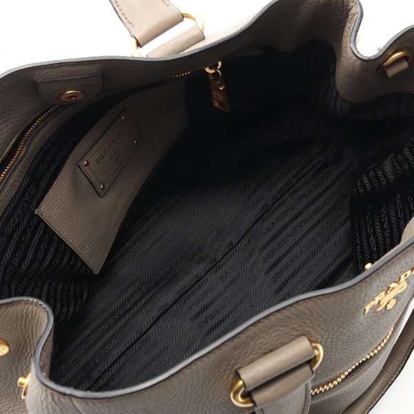 Nami超大量PRADAプラダ 空箱 全84個 + 靴用保存袋2枚 まとめ Nami様専用超大量PRADAプラダ 空箱 全84個 + 靴用保存