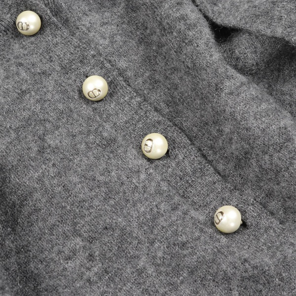 ディオール Dior CDロゴ パールボタン ニット 衣料品 トップス カシミヤ レディース グレー系 354S48AM053 【中古】 ディオール(Dior)ディオール CDロゴ パールボタン ニット 衣料品