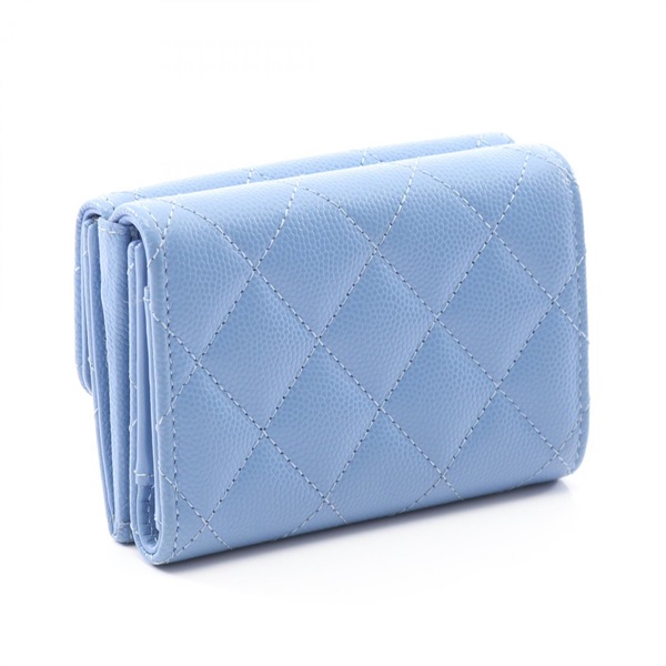 CHANEL  マトラッセ　フラップ　ウォレット　三つ折り財布　水色 CHANEL - CHANEL マトラッセ フラップ ウォレット 三つ折り財布 水色の