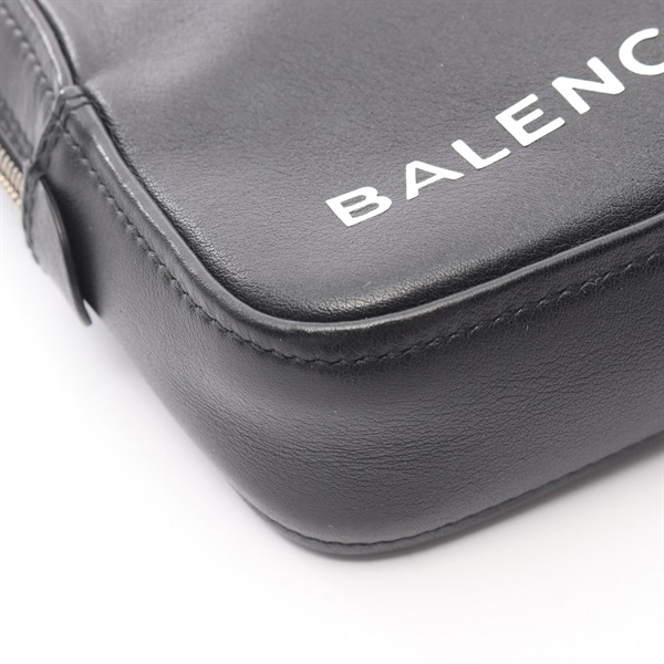 バレンシアガ(BALENCIAGA)バレンシアガ トライアングル セカンドバッグ
