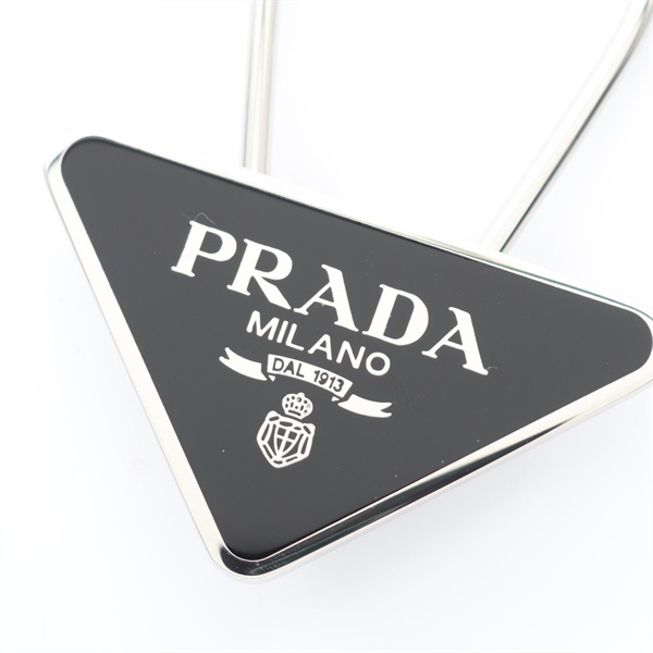 プラダ PRADA トライアングルロゴ キーホルダー アクセサリー メタル メンズ シルバー系 / ブラック系 2PS06366AF0002 【新品】 プラダ(PRADA)プラダ トライアングルロゴ キーホルダー アクセサリー