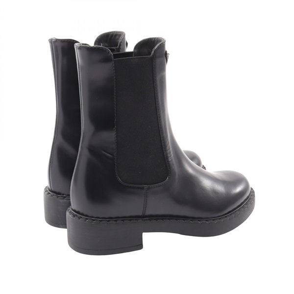 プラダ(PRADA)プラダ 三角プレート ショート ブーツ 靴 レディース