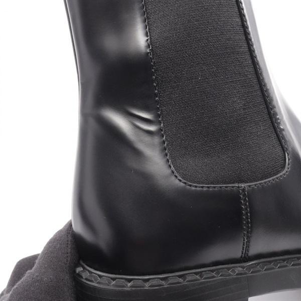 プラダ(PRADA)プラダ 三角プレート ショート ブーツ 靴 レディース