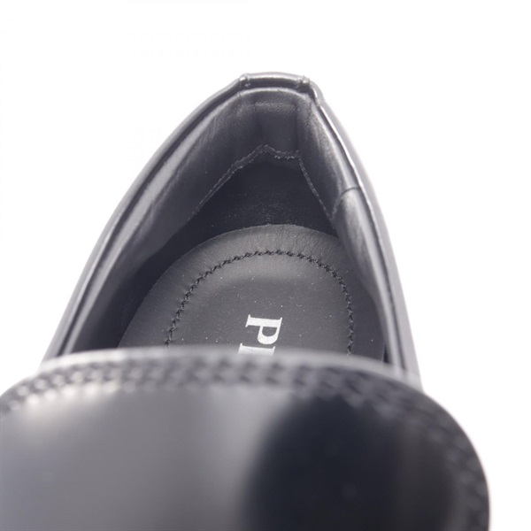 プラダ(PRADA)プラダ モノリス 三角プレート ローファー 靴 レディース