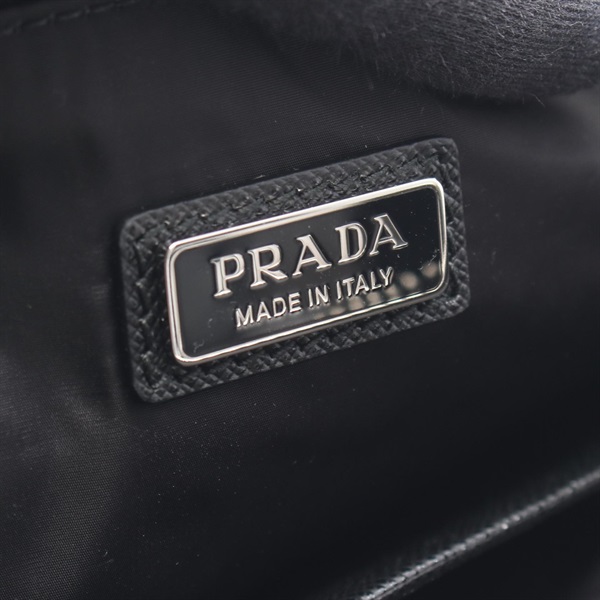 プラダ(PRADA)プラダ トライアングルロゴ セカンドバッグ クラッチ