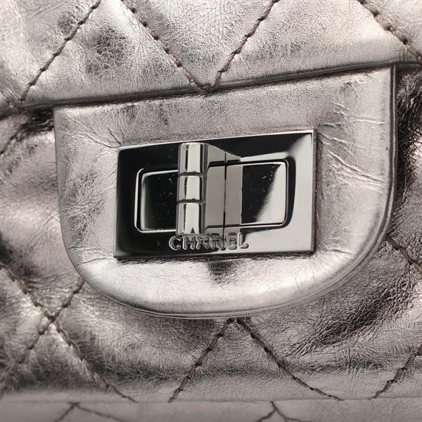シャネル(CHANEL)シャネル 2.55 マトラッセ マキシ Wフラップ