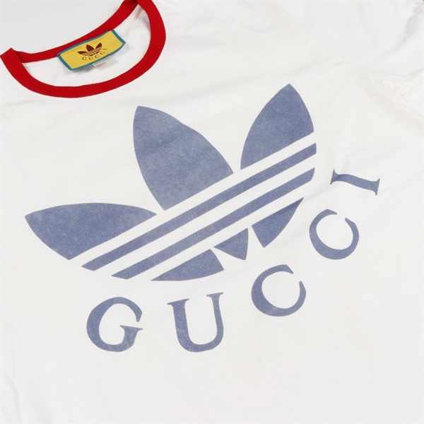 グッチ(GUCCI)グッチ GUCCI × adidas トレフォイルロゴ プリント