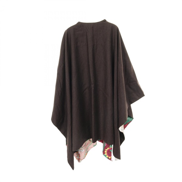 最終価格　新品タグ付 HERMES エルメス ポンチョ 34 ニット ケープ 最終価格新品タグ付 HERMES エルメス ポンチョ 34 ニット ケープ