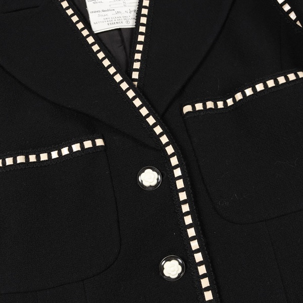 シャネル(CHANEL)シャネル カメリアボタン ノーカラージャケット
