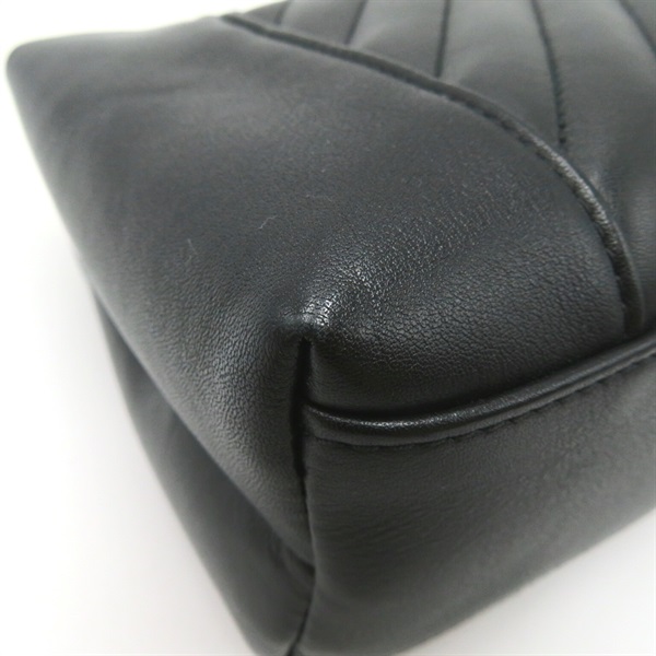 シャネル(CHANEL)シャネル シェブロン Vステッチ チェーンショルダー