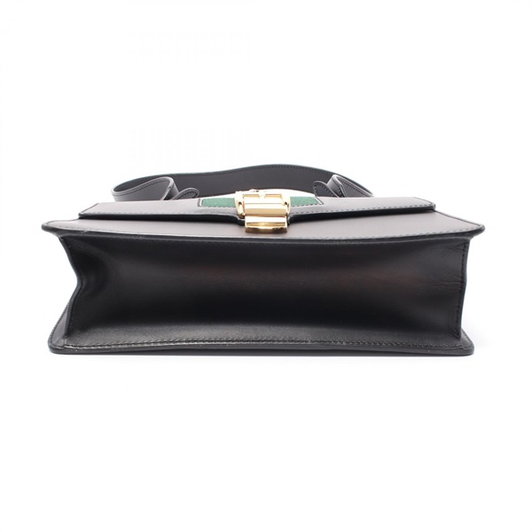グッチ(GUCCI)グッチ シルヴィ スモール ウェブライン