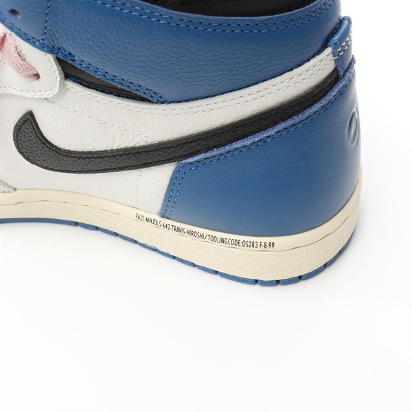 ナイキ(NIKE)ナイキ NIKE × FRAGMENT TRAVIS SCOTT Air Jordan 1 Retro