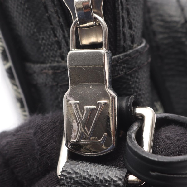 クリストファーネメス コム デ ギャルソンが「クリストファー・ネメス」の期間限定ショップを