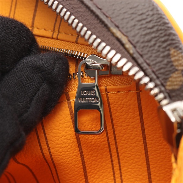 ルイ・ヴィトン(LOUIS VUITTON)ルイ・ヴィトン ドップキット LVカラー