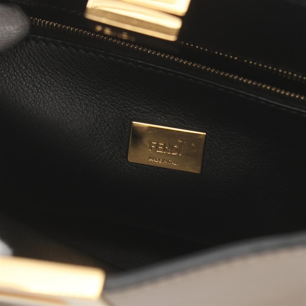 フェンディ(FENDI)フェンディ ピーカブー エッセンシャリー