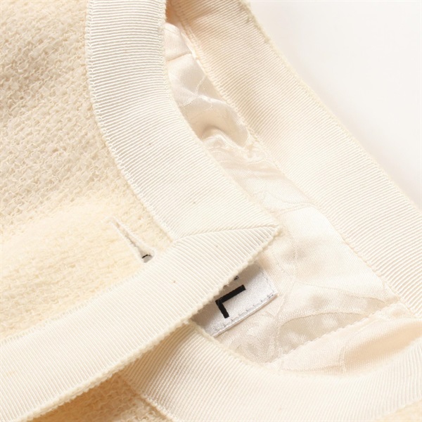 CHANEL ココマークボタン カットオフ ノーカラージャケット アイボリー シャネル(CHANEL)シャネル ココマークボタン ノーカラー