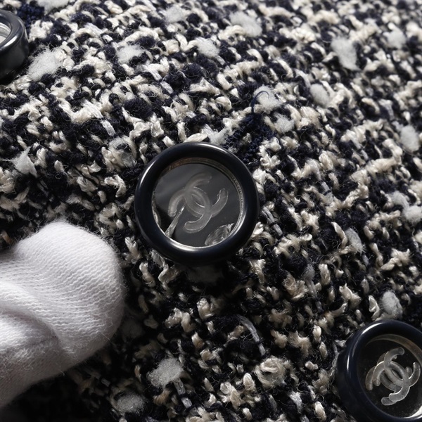 CHANELシャネル COCOマークボタンツイートノーカラー裾チェーンジャケット CHANELシャネルCOCOマークボタンツイードノーカラージャケット裾