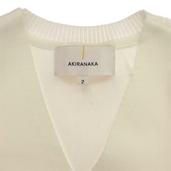 AKIRA NAKA Alta ニット 白  サイズ 36 この服でしか感じられない高揚感」AKIRANAKA(アキラナカ)より2022AW