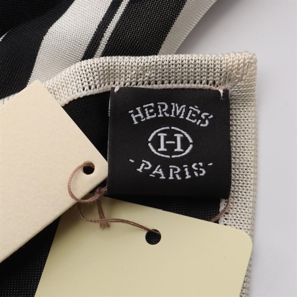 エルメス(HERMES)エルメス スムーズカレ90 BRIDES de GALA スカーフ