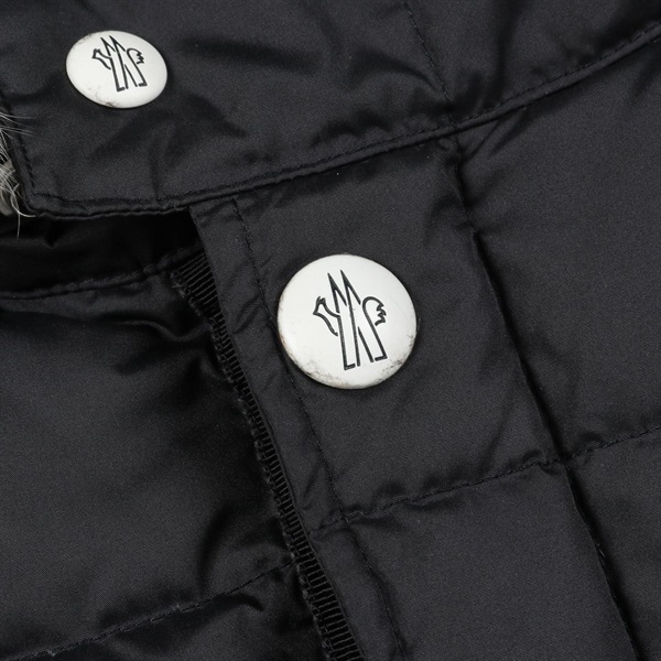 モンクレールガムブルー(MONCLER GAMME BLEU)モンクレールガムブルー